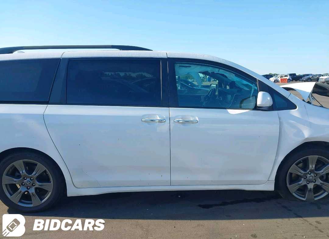Car Image 2020 TOYOTA SIENNA