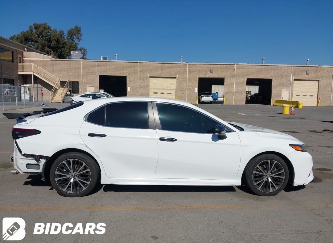 Car Image 2020 TOYOTA CAMRY