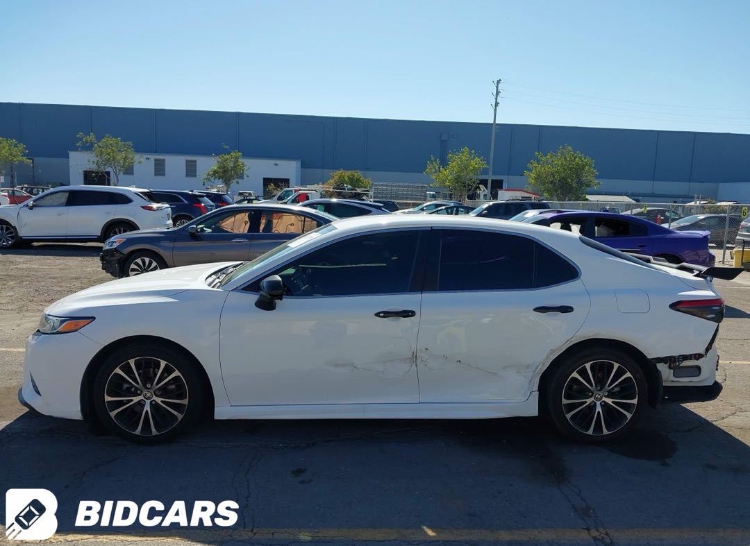 Car Image 2020 TOYOTA CAMRY