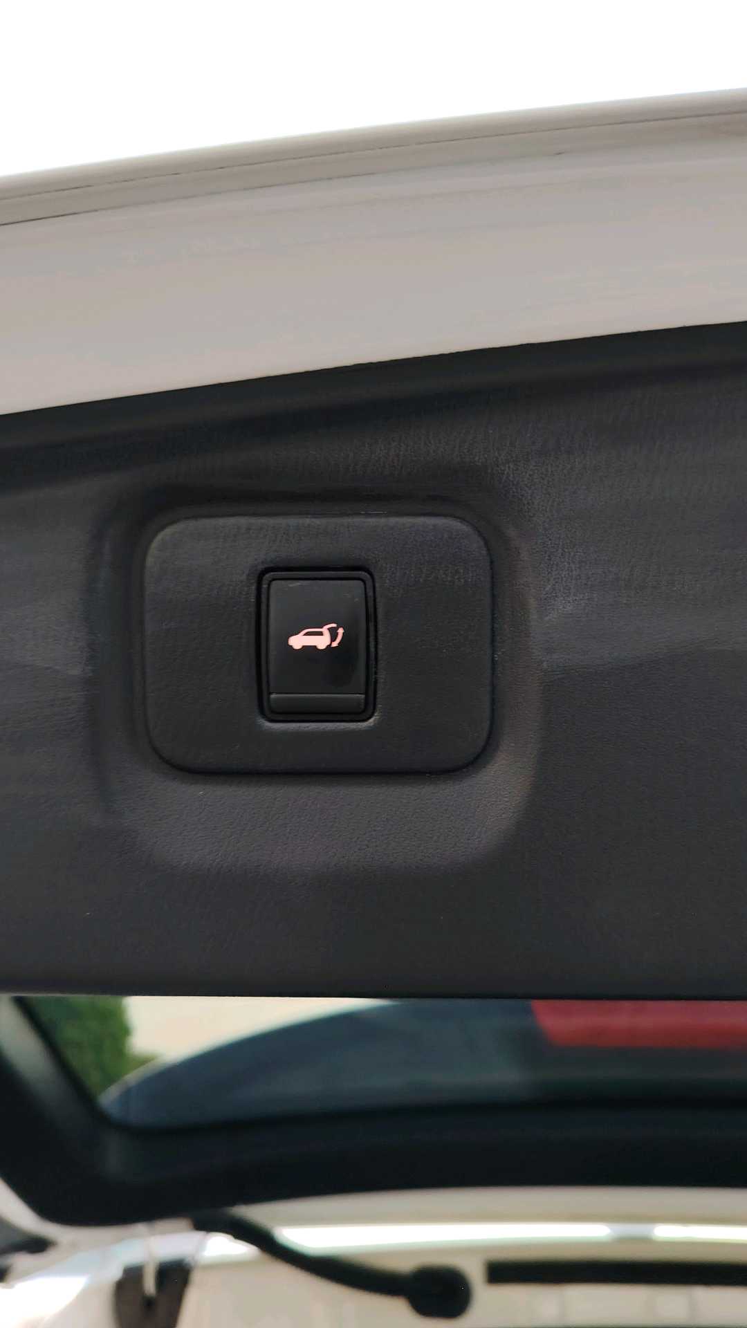 Car Image 2018 NISSAN PATHFINDER PLATINUM