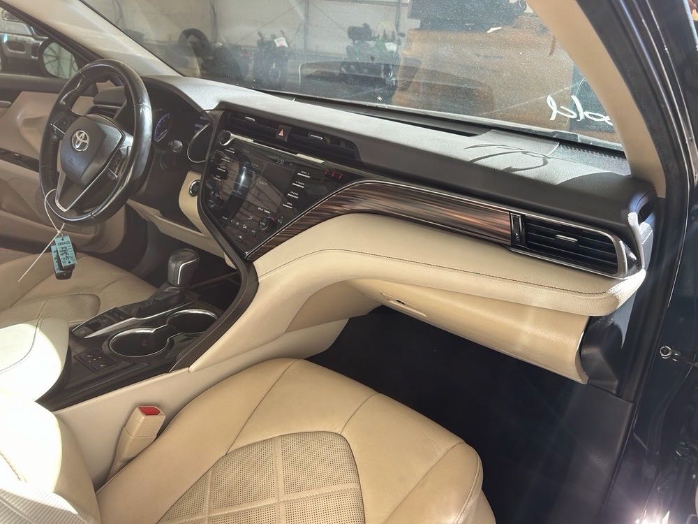 Car Image 2019 TOYOTA CAMRY