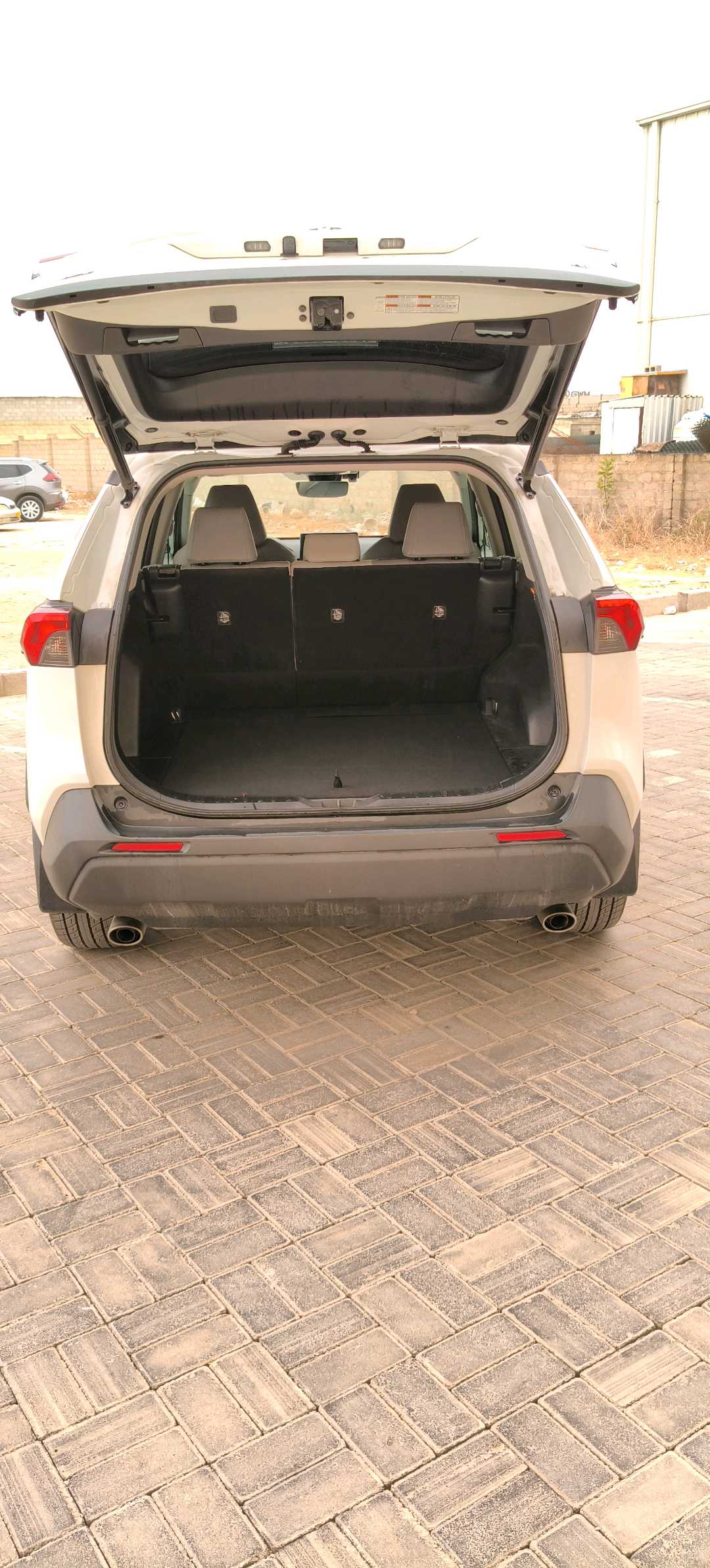 Car Image 2019 TOYOTA RAV4 XLE