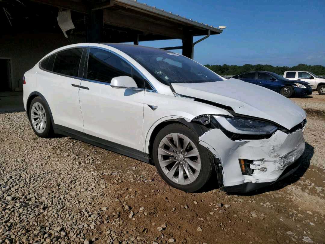 TESLA Model X 2020