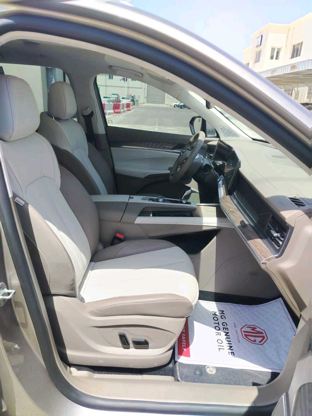 أم جي RX9 2025