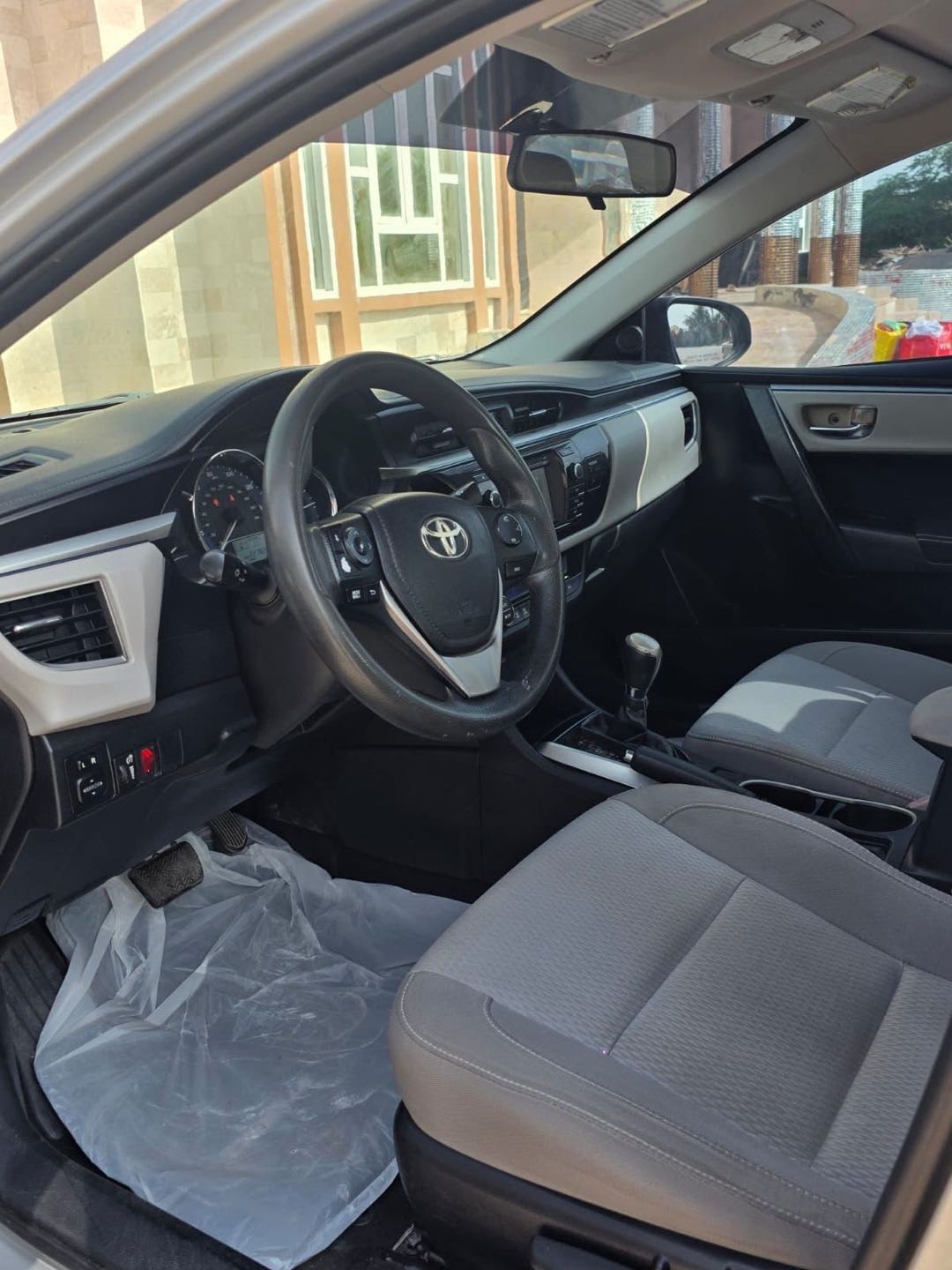 Car Image 2016 TOYOTA COROLLA LE