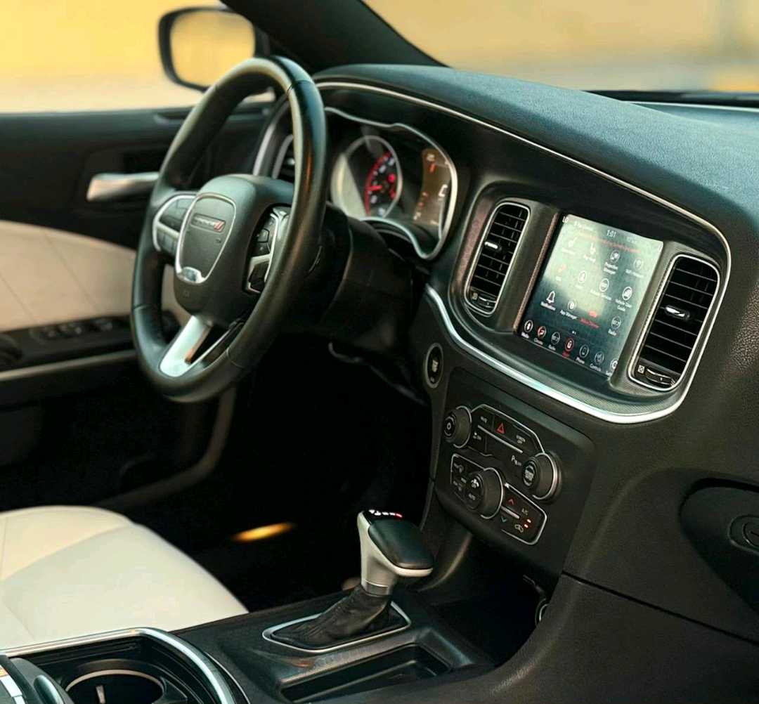 Car Image 2018 DODGE CHARGER GT