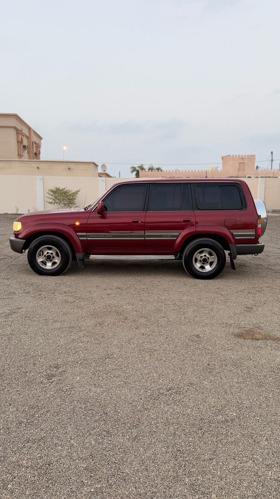 Car Image 1993 TOYOTA LAND CRUISER VX.R