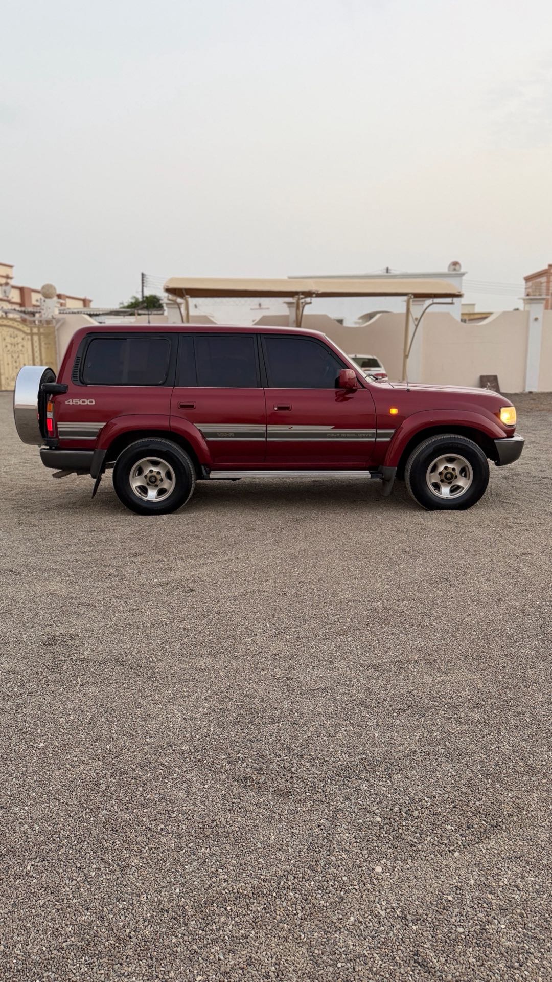 Car Image 1993 TOYOTA LAND CRUISER VX.R