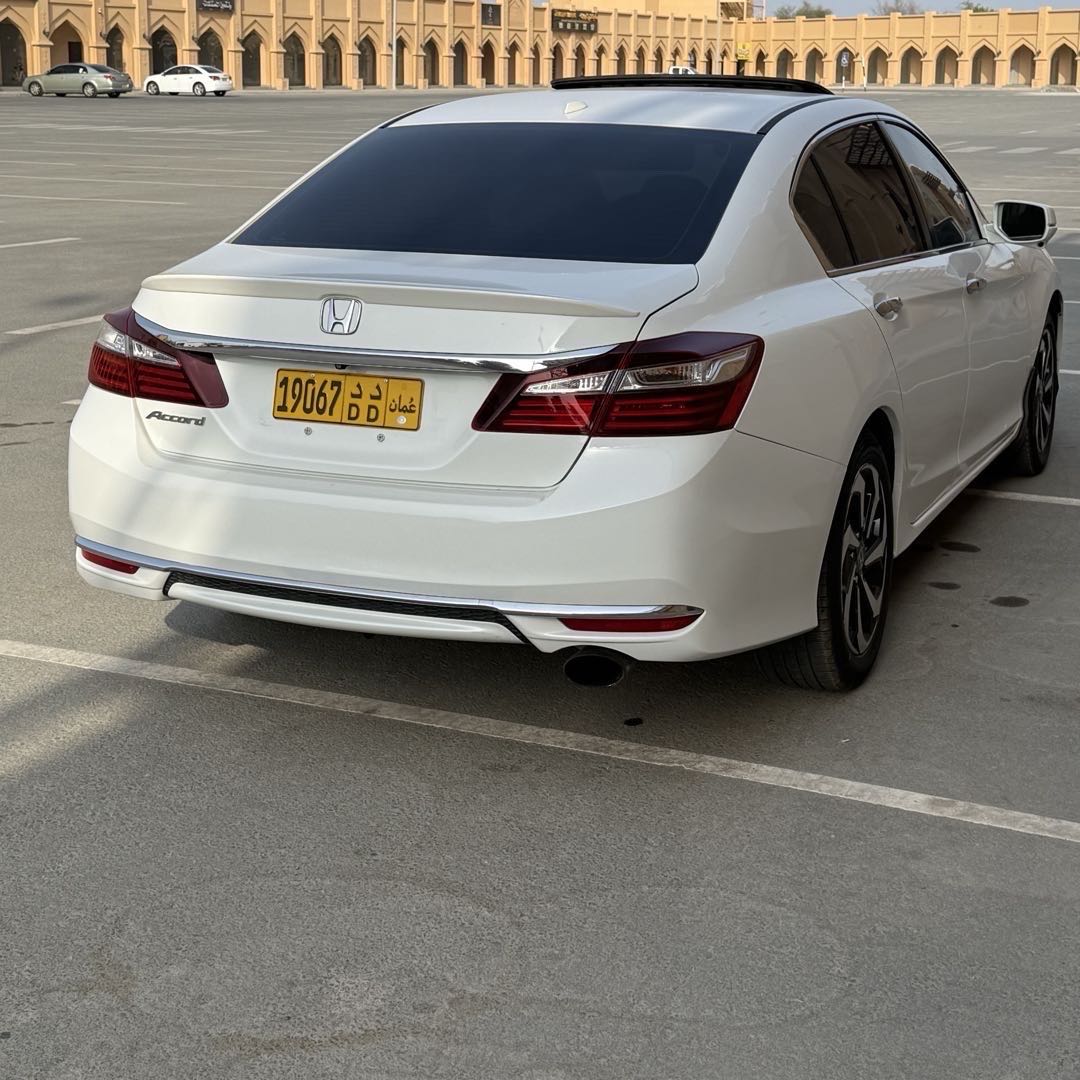 Car Image 2017 HONDA ACCORD EXL