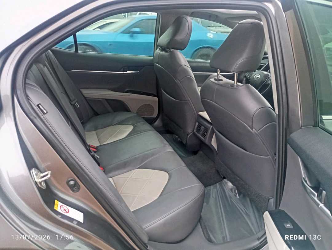 Car Image 2019 TOYOTA CAMRY XLE