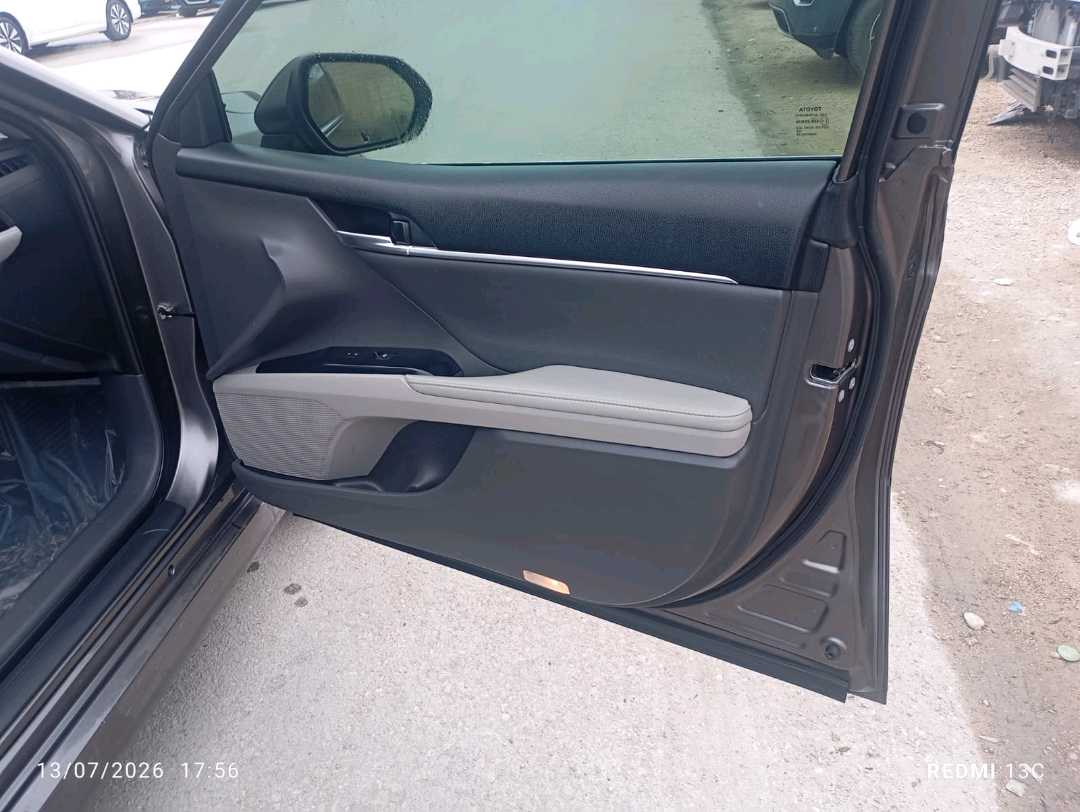 Car Image 2019 TOYOTA CAMRY XLE