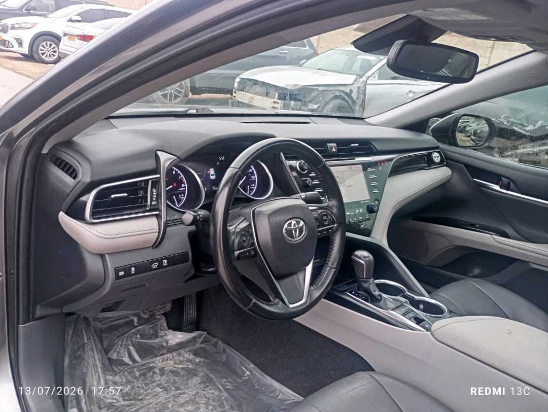 Car Image 2019 TOYOTA CAMRY XLE