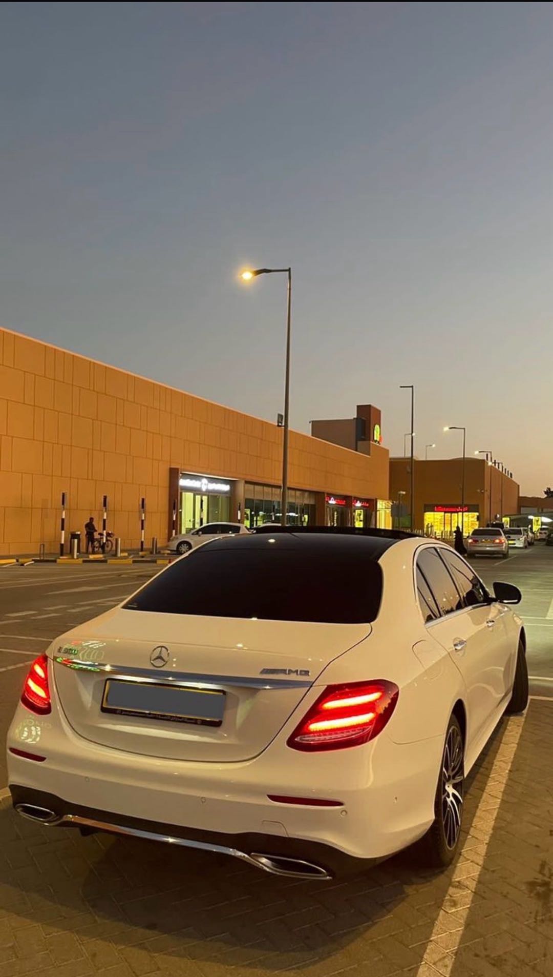 Car Image 2019 MERCEDES E Class 300