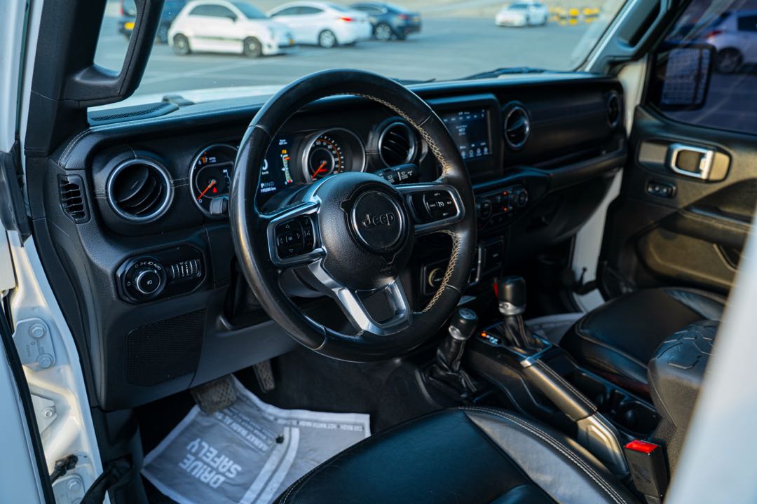 Car Image 2018 JEEP WRANGLER SAHARA