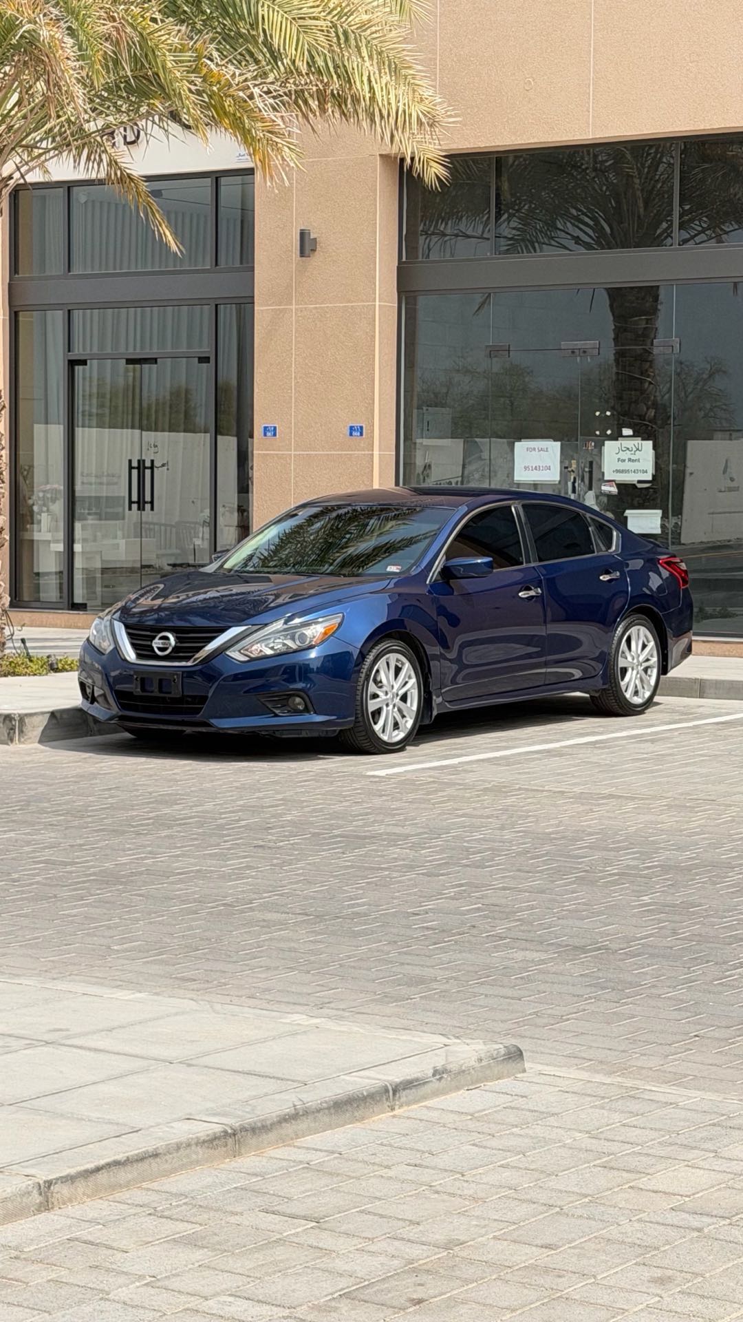 Car Image 2017 NISSAN ALTIMA SR
