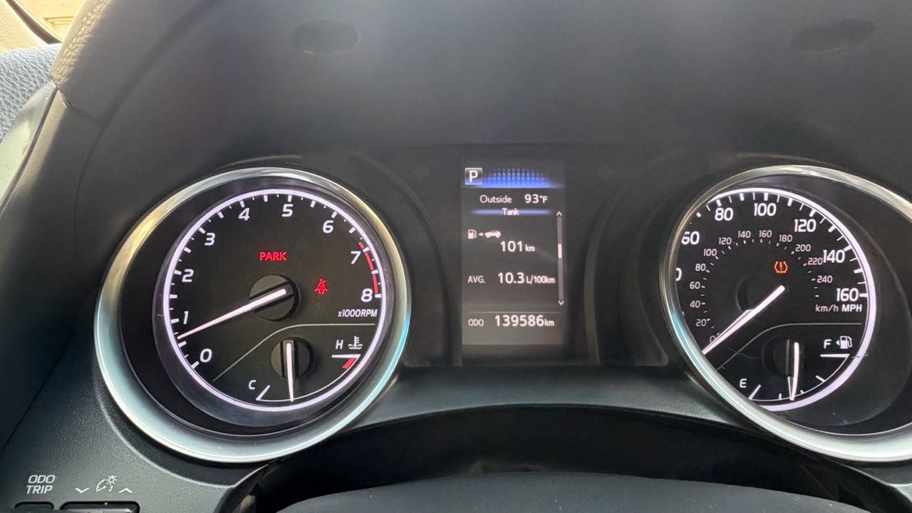 Car Image 2018 TOYOTA CAMRY LE