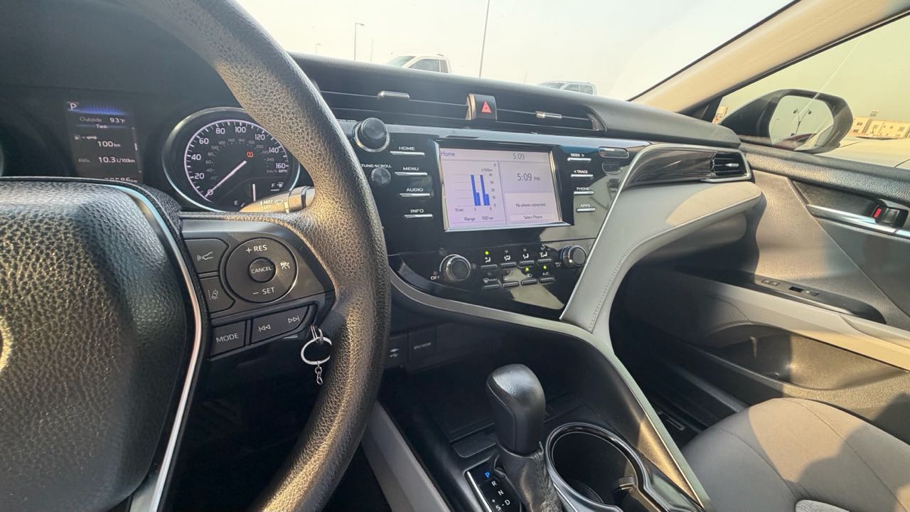 Car Image 2018 TOYOTA CAMRY LE