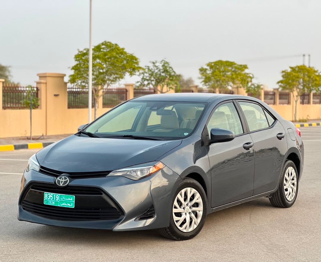 Car Image 2018 TOYOTA COROLLA LE