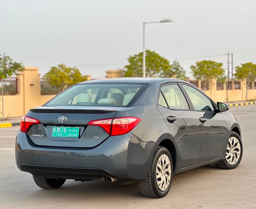 Car Image 2018 TOYOTA COROLLA LE