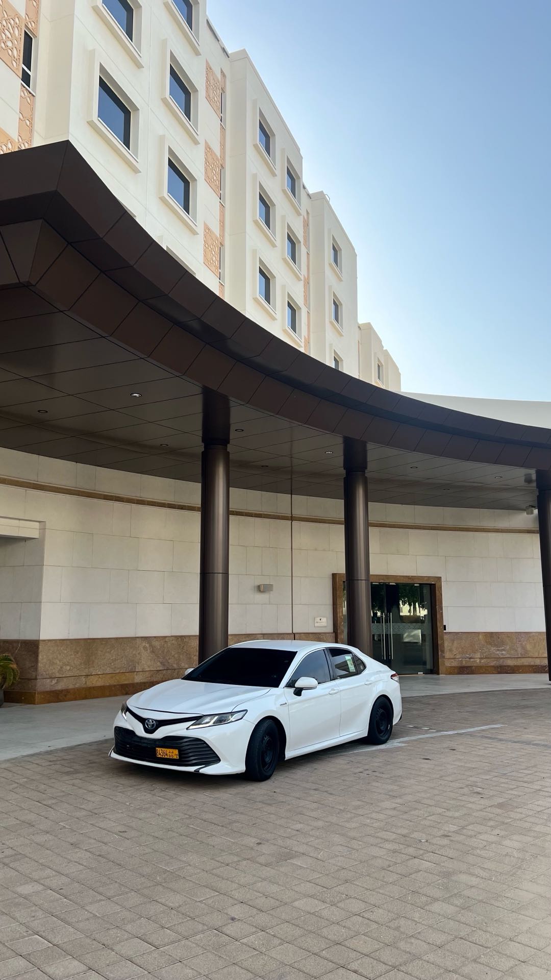 Car Image 2019 TOYOTA CAMRY LE