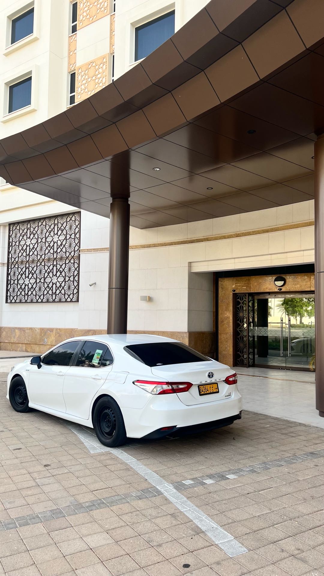 Car Image 2019 TOYOTA CAMRY LE