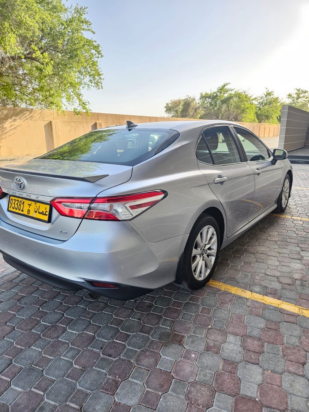 Car Image 2019 TOYOTA CAMRY LE