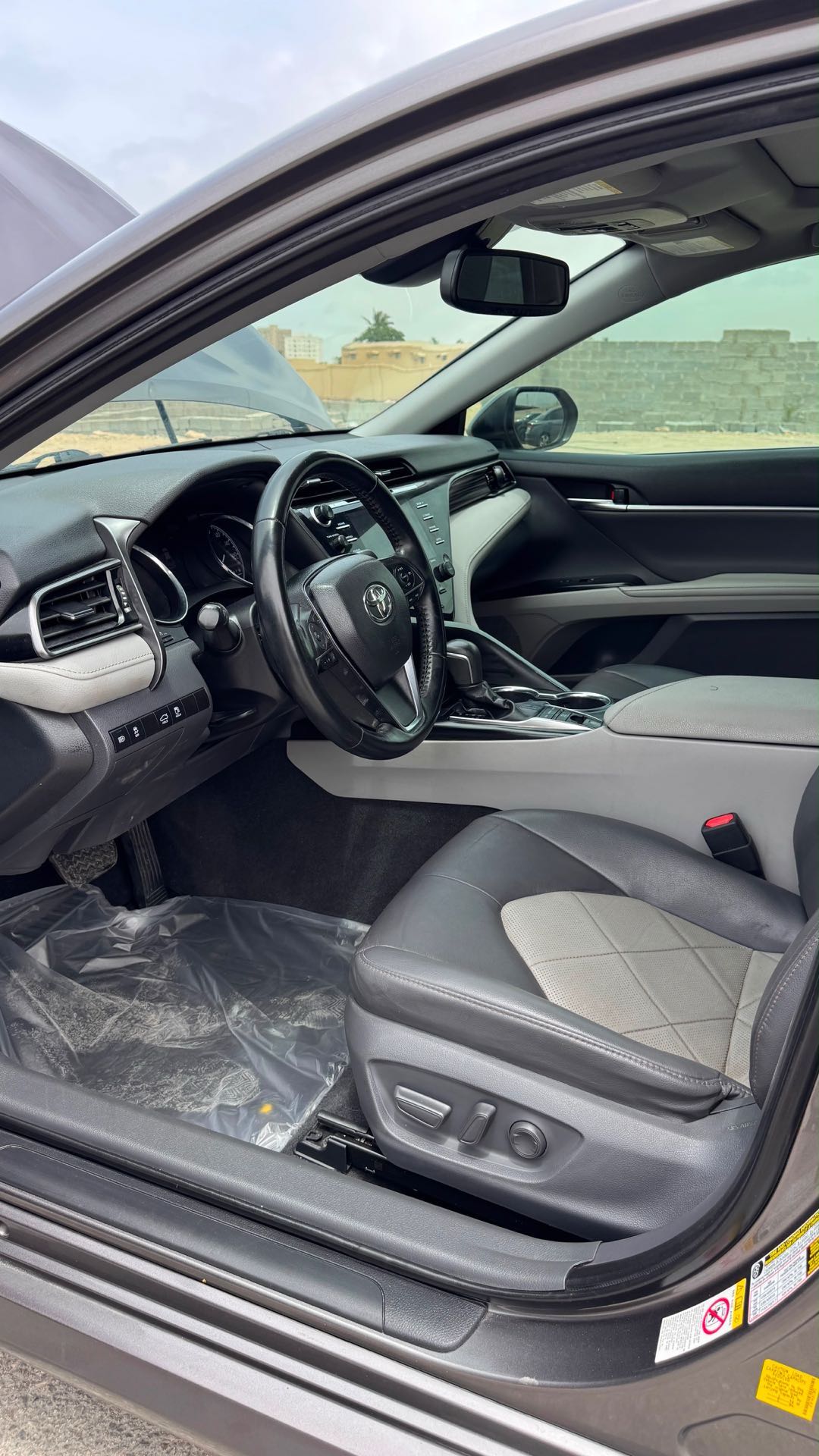 Car Image 2019 TOYOTA CAMRY XLE