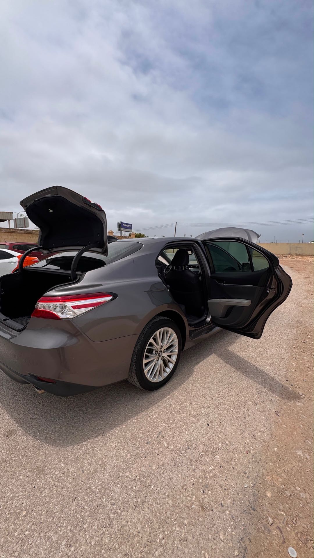 Car Image 2019 TOYOTA CAMRY XLE