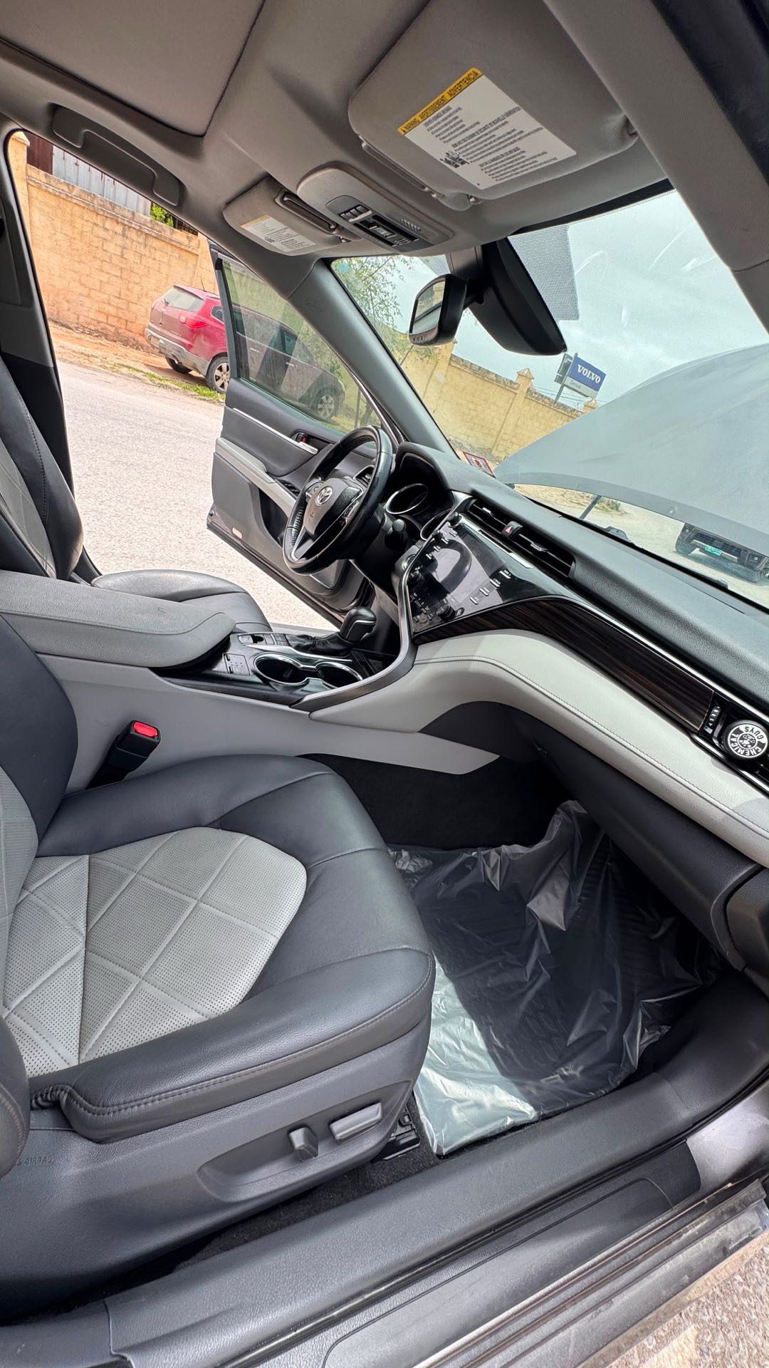Car Image 2019 TOYOTA CAMRY XLE