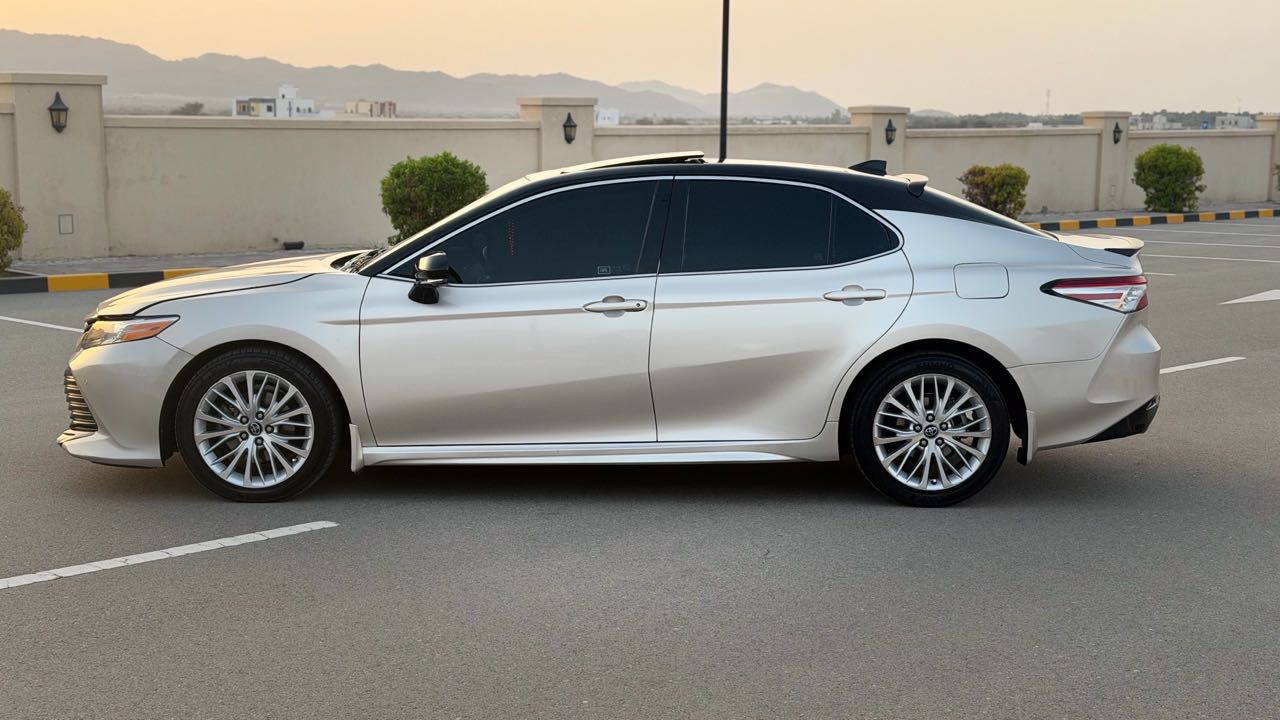 Car Image 2018 TOYOTA CAMRY XLE