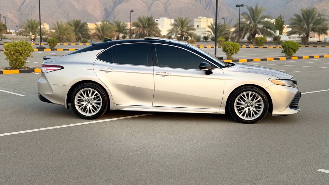 Car Image 2018 TOYOTA CAMRY XLE