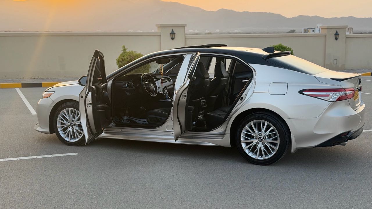 Car Image 2018 TOYOTA CAMRY XLE