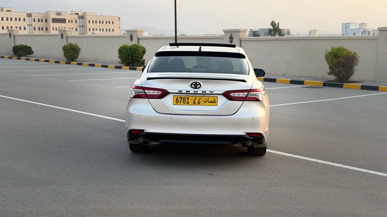 Car Image 2018 TOYOTA CAMRY XLE