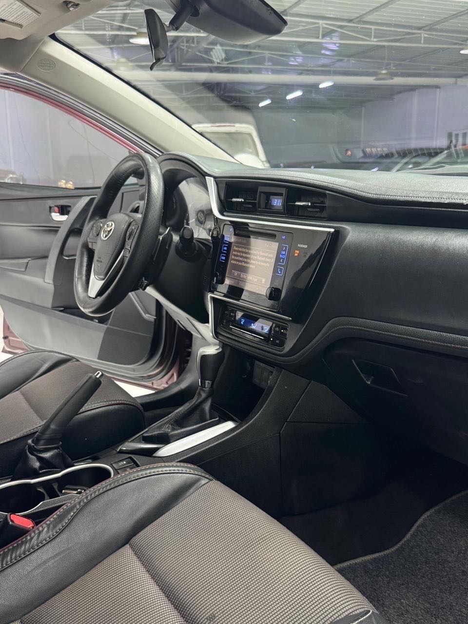 Car Image 2017 TOYOTA COROLLA SE