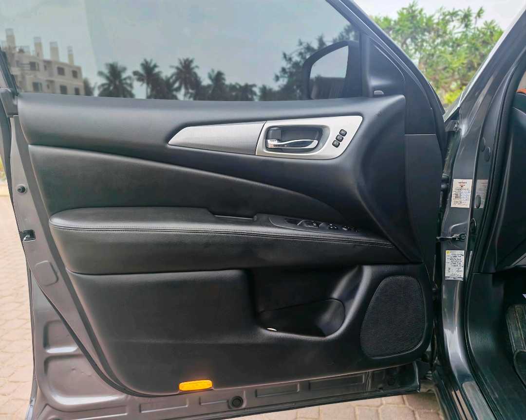 Car Image 2018 NISSAN PATHFINDER SL