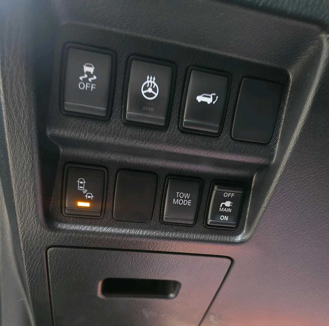 Car Image 2018 NISSAN PATHFINDER SL