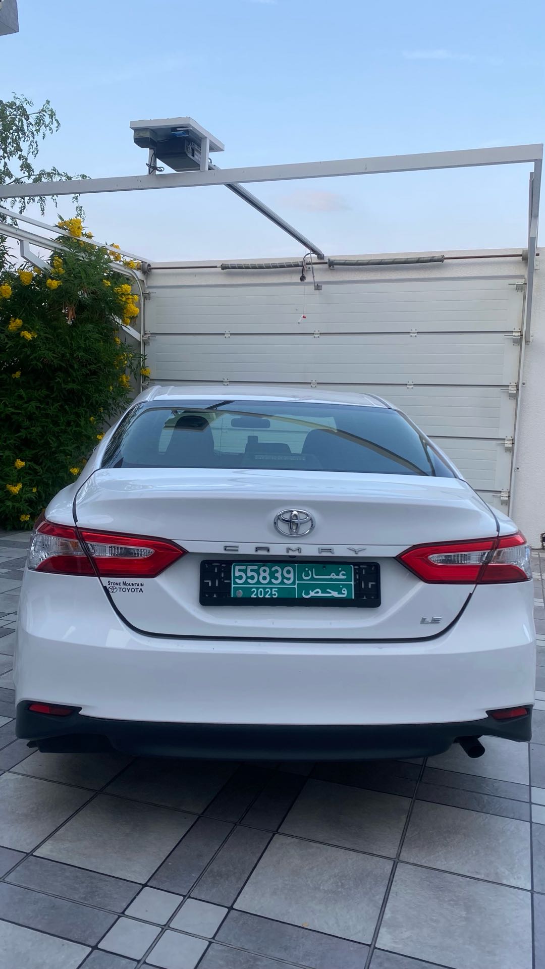 Car Image 2018 TOYOTA CAMRY LE