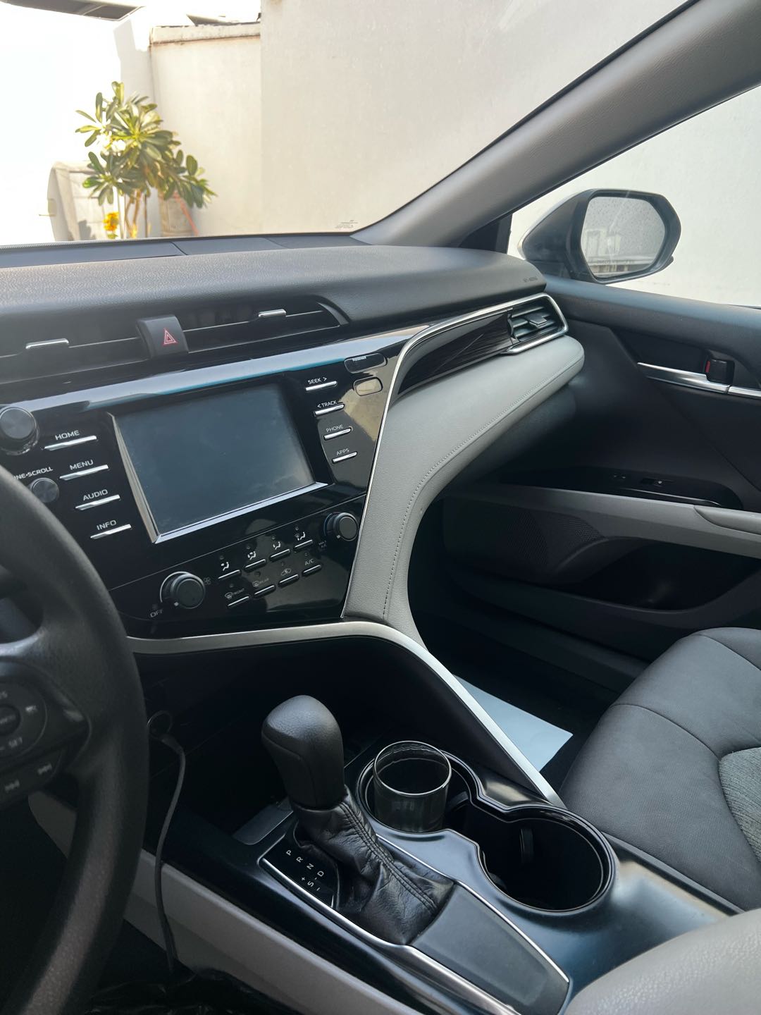 Car Image 2018 TOYOTA CAMRY LE