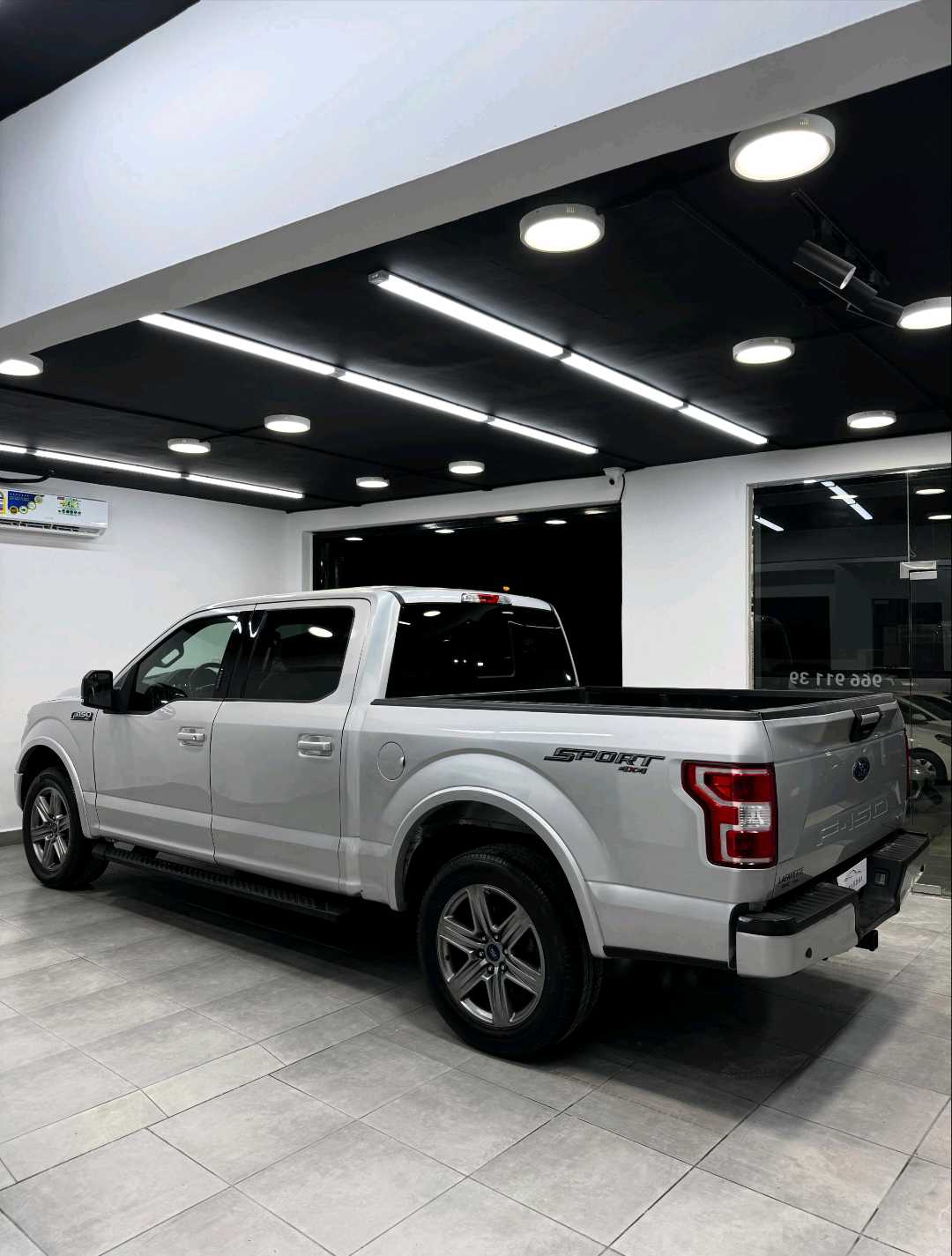 Car Image 2018 FORD F-150 STX