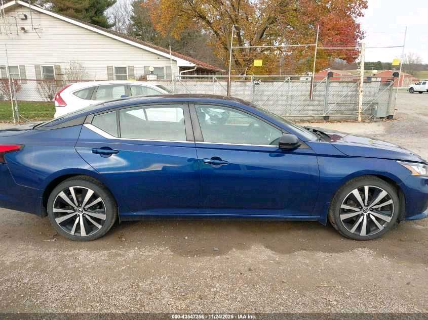 Car Image 2019 NISSAN ALTIMA SR