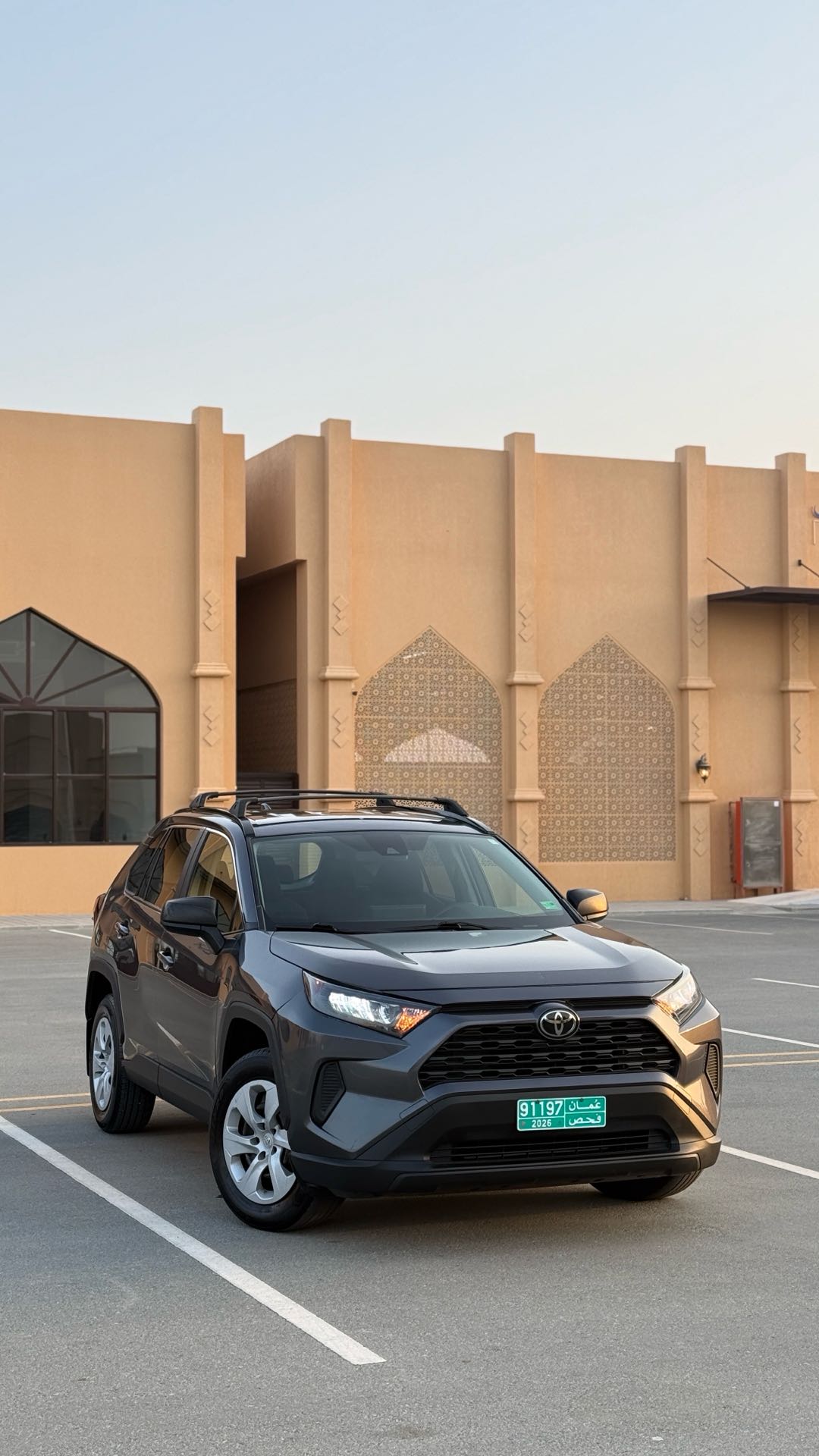 Car Image 2019 TOYOTA RAV4 LE