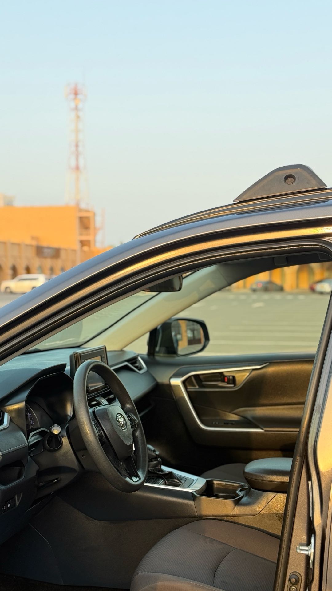 Car Image 2019 TOYOTA RAV4 LE
