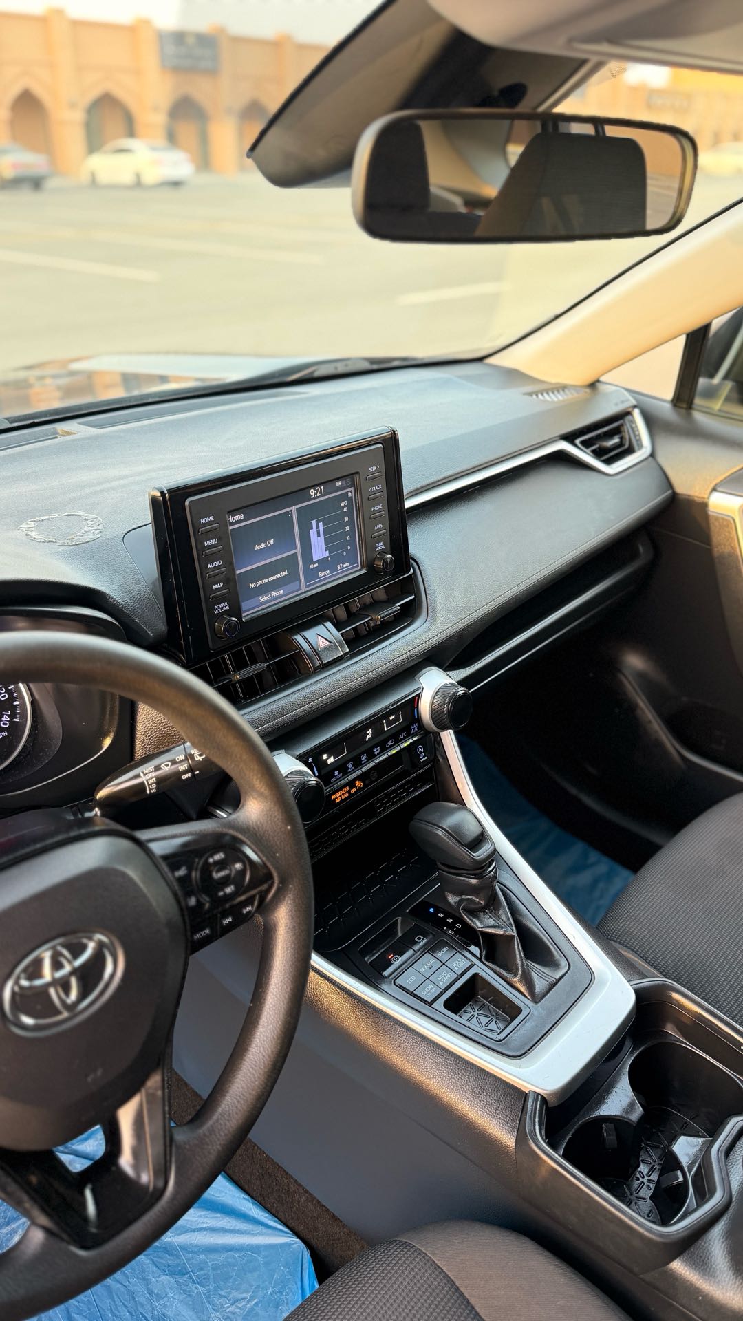Car Image 2019 TOYOTA RAV4 LE