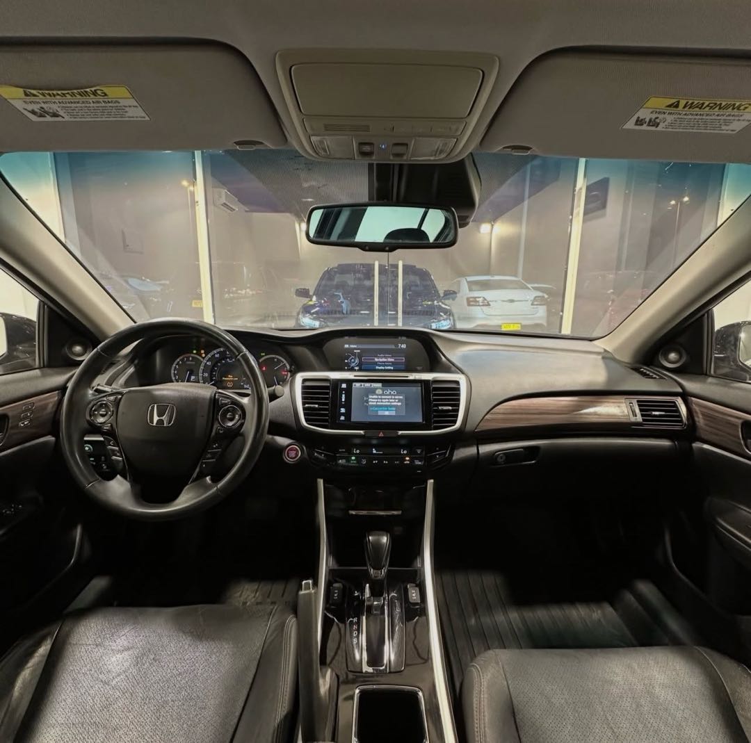 Car Image 2017 HONDA ACCORD TOURING