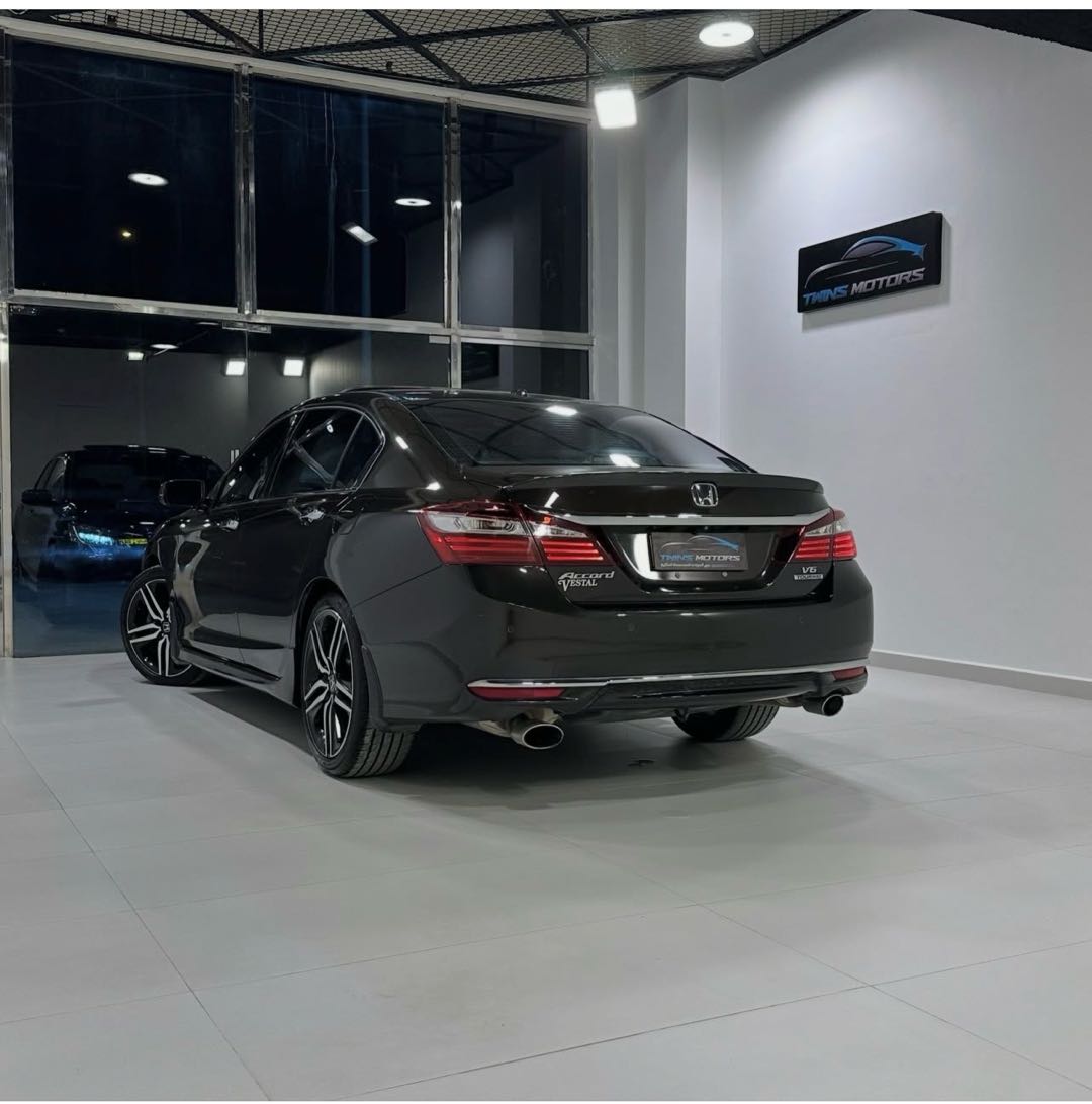 Car Image 2017 HONDA ACCORD TOURING
