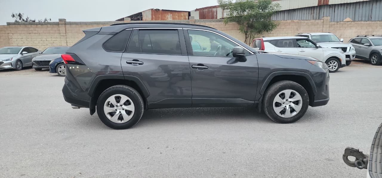 Car Image 2019 TOYOTA RAV4 LE