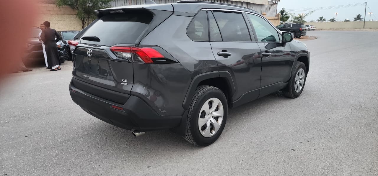 Car Image 2019 TOYOTA RAV4 LE