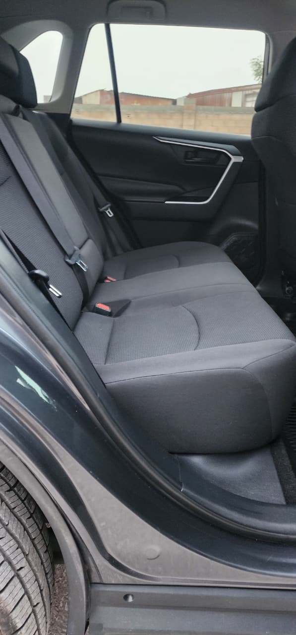 Car Image 2019 TOYOTA RAV4 LE