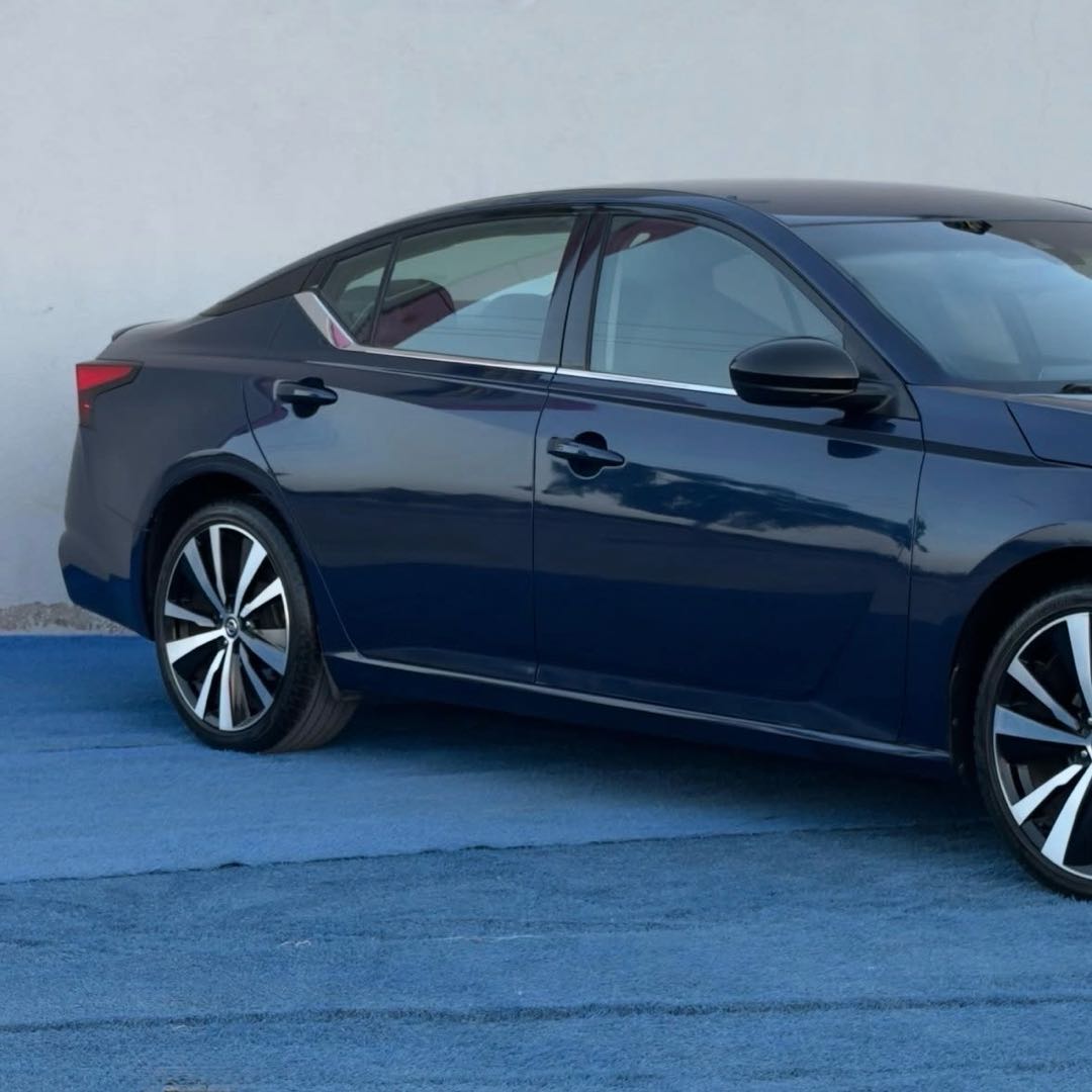 Car Image 2019 NISSAN ALTIMA SR
