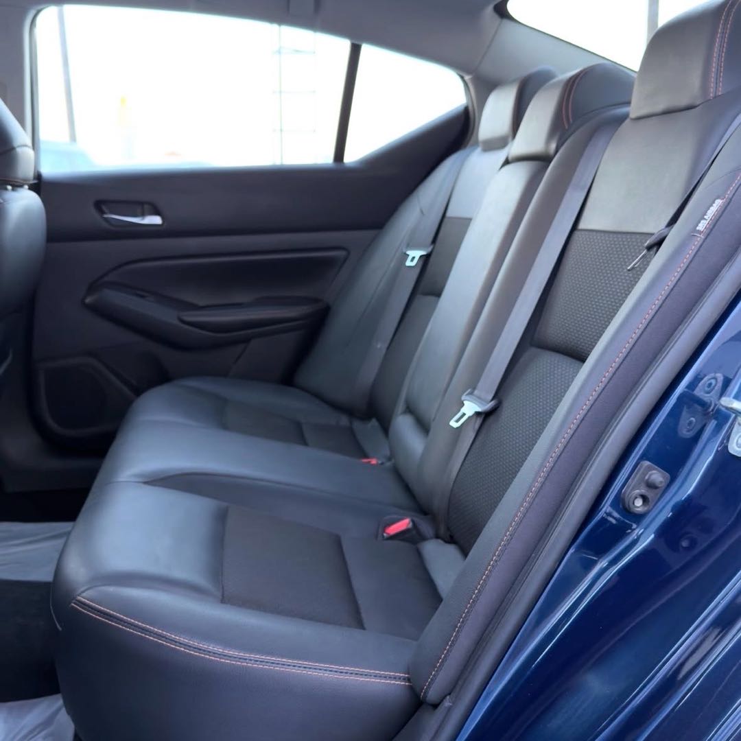 Car Image 2019 NISSAN ALTIMA SR